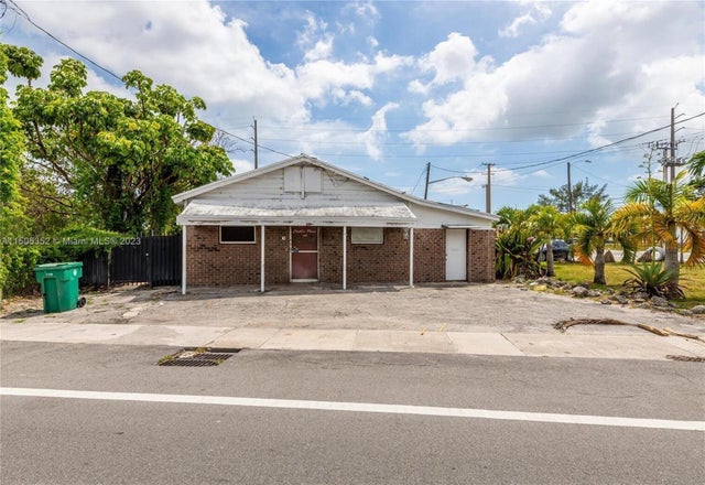 2 of 6 - 400 1st St, Dania Beach, FL