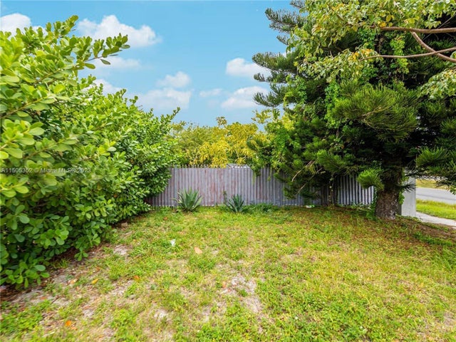 3 of 6 - 400 1st St, Dania Beach, FL