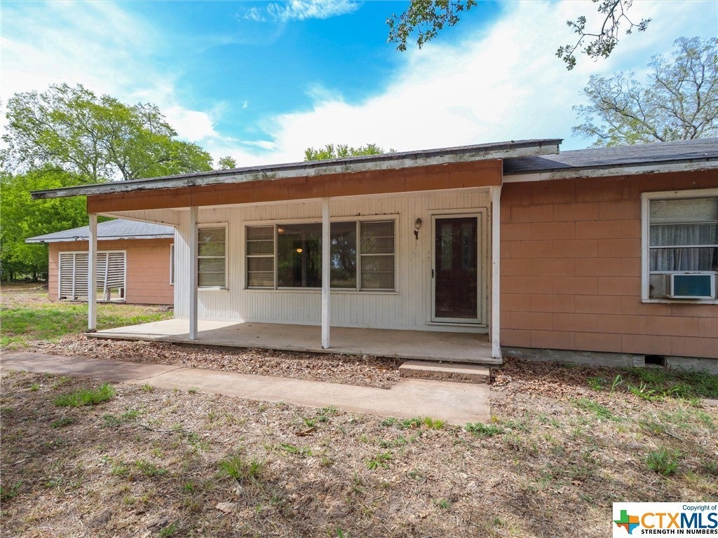 1546 Us Highway 90a, Hallettsville