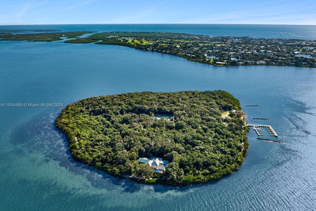 2 of 29 - 10 Cannon Point, Key Largo, FL