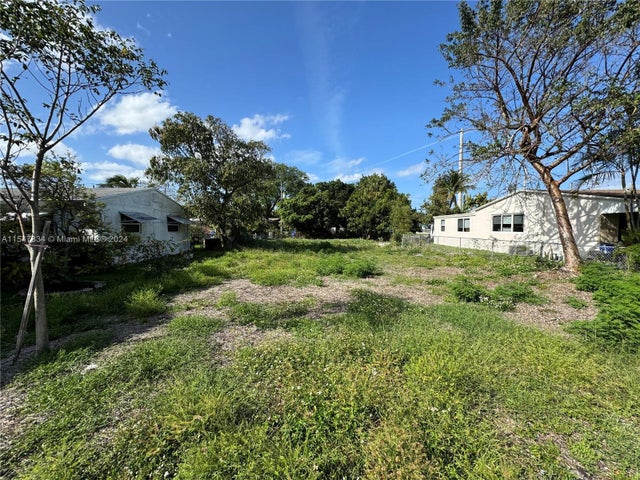 2 of 5 - 2205 Coolidge St, Hollywood, FL