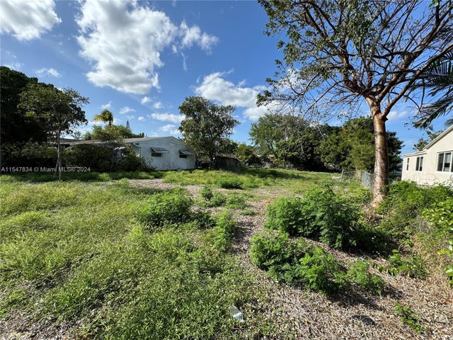 3 of 5 - 2205 Coolidge St, Hollywood, FL