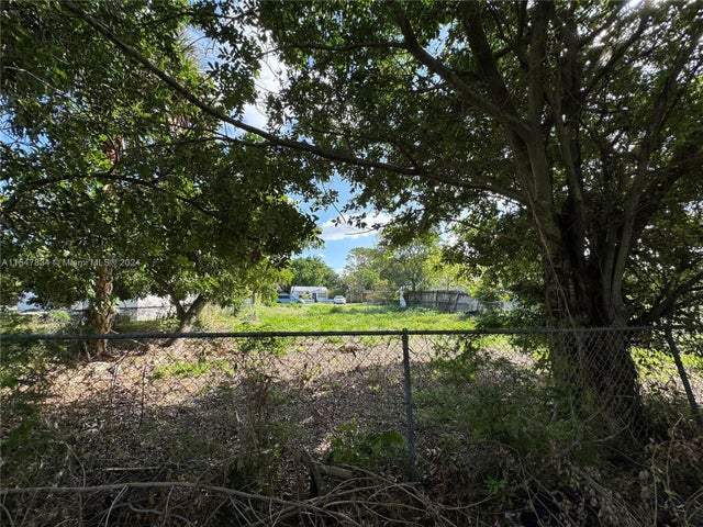 4 of 5 - 2205 Coolidge St, Hollywood, FL