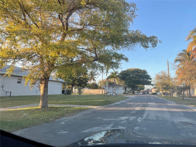 2 of 8 - 6 Nw Ave, Hallandale Beach, FL
