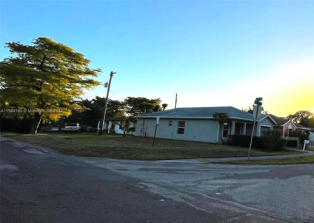 4 of 8 - 6 Nw Ave, Hallandale Beach, FL
