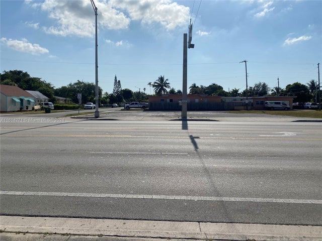 3 of 12 - 1409 S Federal Hwy, Dania Beach, FL
