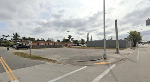 4 of 12 - 1409 S Federal Hwy, Dania Beach, FL