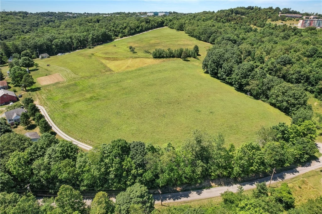 1003 Beacon Road, Robinson Twp - NWA