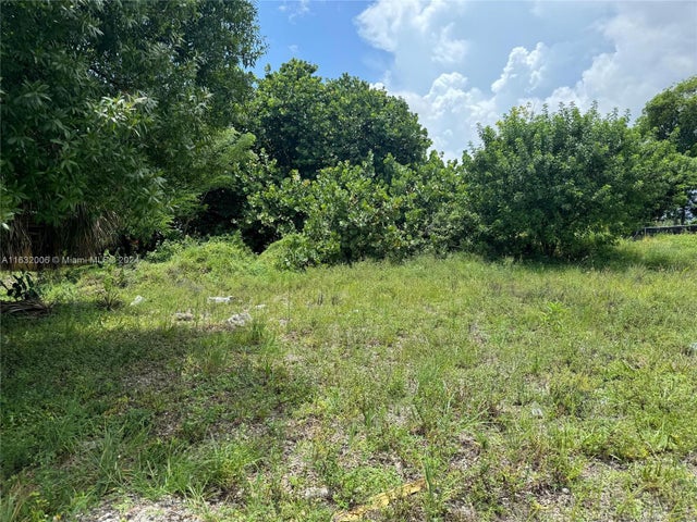 1 of 3 - 2136 Nw 7th St, Fort Lauderdale, FL