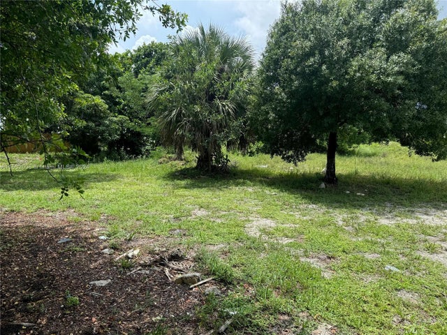2 of 3 - 2136 Nw 7th St, Fort Lauderdale, FL
