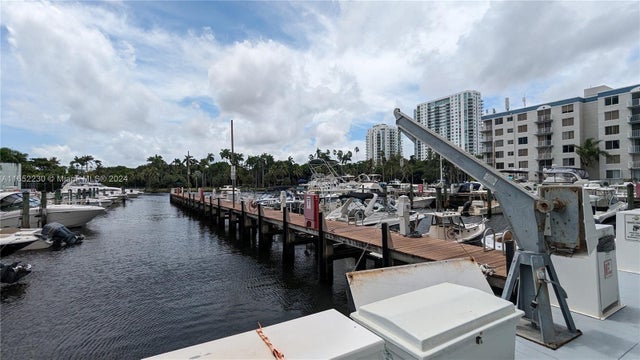 5 of 7 - 1700 Nw N River Dr, Miami, FL