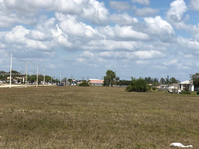 1 of 3 - 2913 W Skyline Blv, Cape Coral, FL