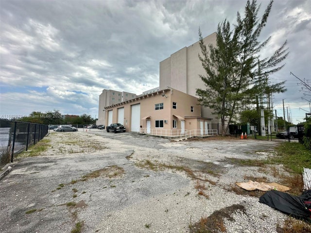 4 of 9 - 2599 Nw 37th Ave, Miami, FL