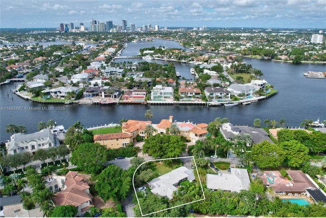2 of 11 - 1236 E Lake Dr, Fort Lauderdale, FL