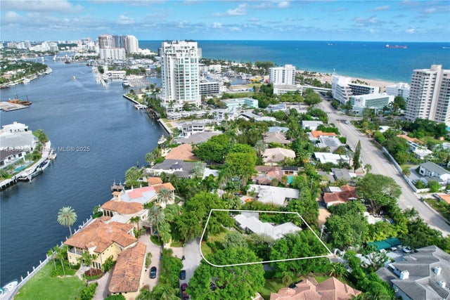 3 of 11 - 1236 E Lake Dr, Fort Lauderdale, FL