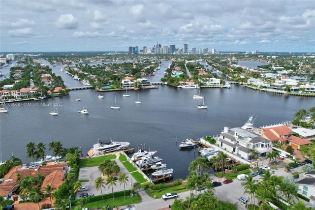 5 of 11 - 1236 E Lake Dr, Fort Lauderdale, FL