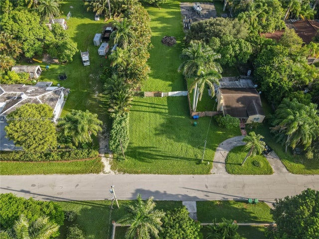 3 of 6 - 355 Ne 156th St, Miami, FL