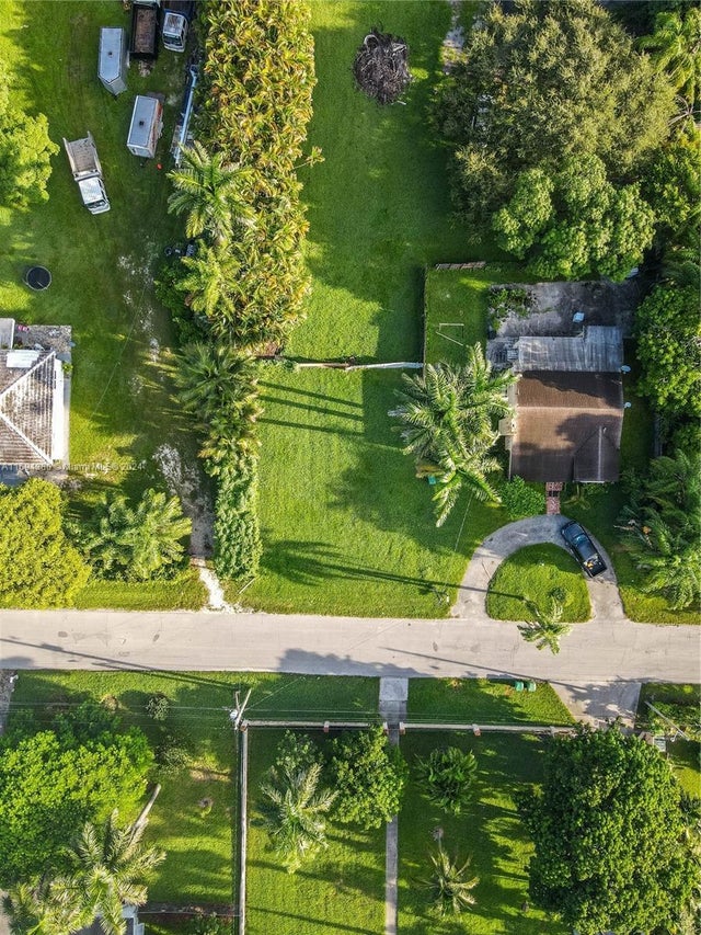 5 of 6 - 355 Ne 156th St, Miami, FL