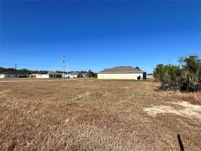 4 of 10 - 3239 Ne 9 Avenue, Cape Coral, FL