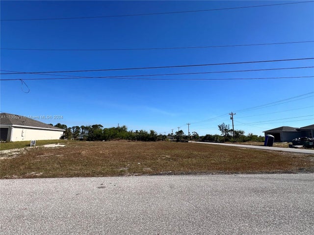 5 of 10 - 3239 Ne 9 Avenue, Cape Coral, FL