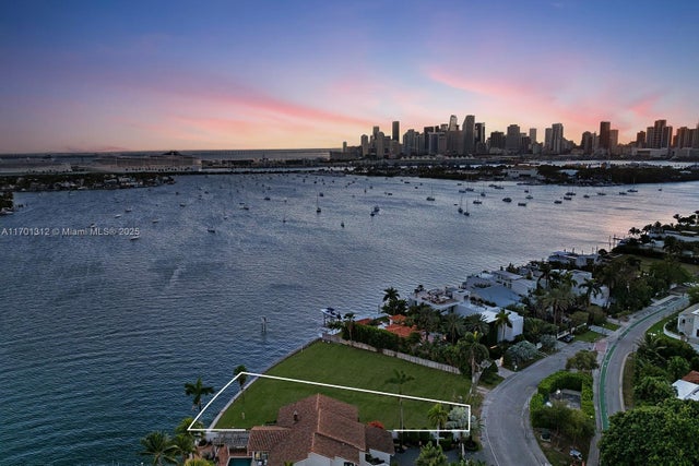 4 of 11 - 1386 S Venetian Way, Miami, FL