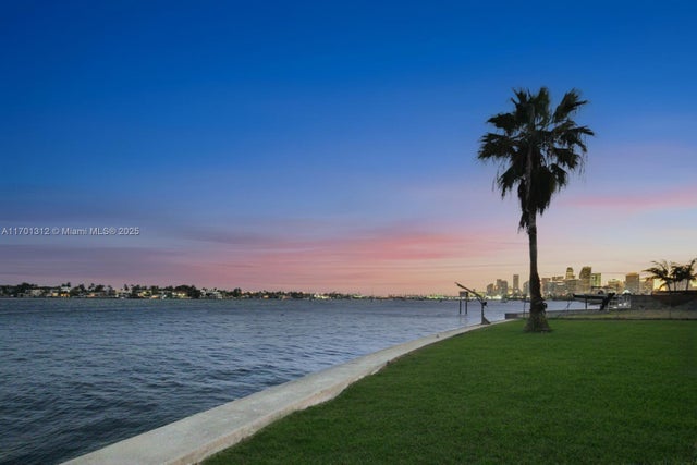 5 of 11 - 1386 S Venetian Way, Miami, FL