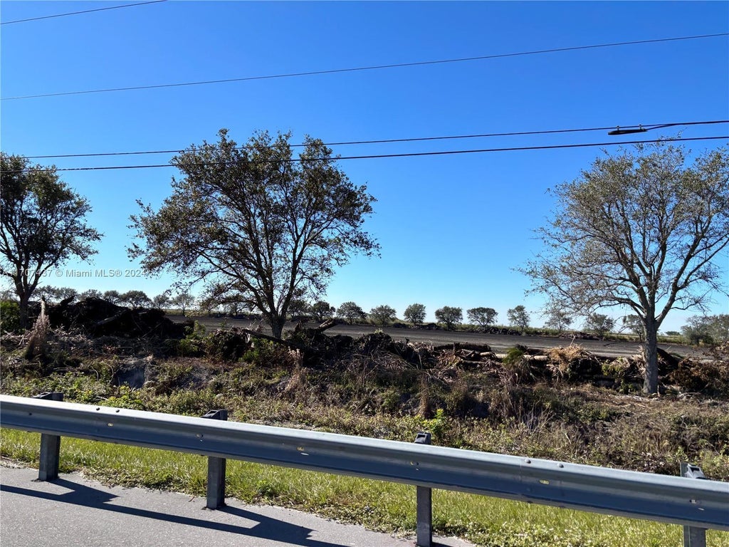 Corkscrew Blvd, Other