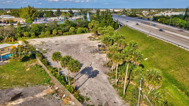 1 of 4 - 7601 Ellen Ln, West Palm Beach, FL