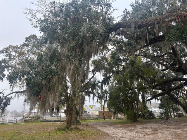 5 of 13 - 120 Nw Us 19, Crystal River, FL