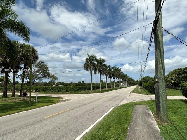 2 of 5 - 1640x Sw 248 Street, Homestead, FL