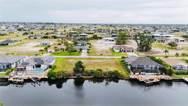4 of 16 - 718 Nw 38 Pl, Cape Coral, FL
