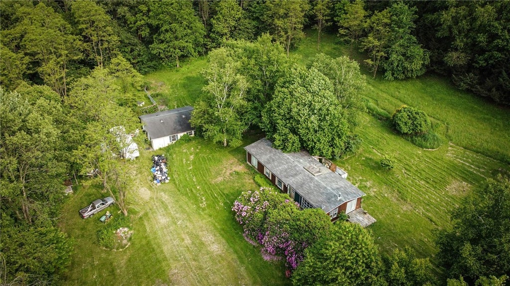 1117 Prospect Road, Connoquenessing