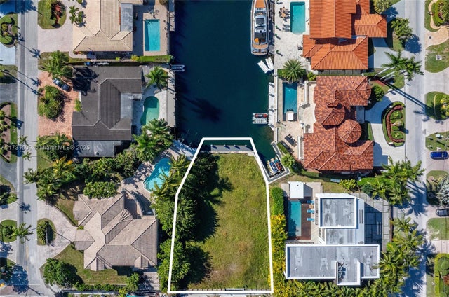 2 of 5 - 17050 Ne 35th Ave, North Miami Beach, FL