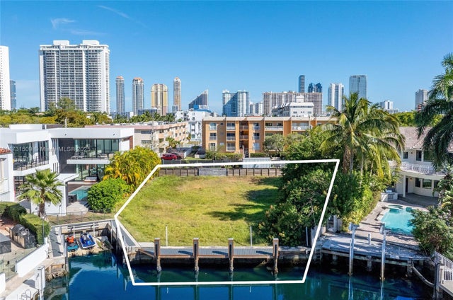 3 of 5 - 17050 Ne 35th Ave, North Miami Beach, FL