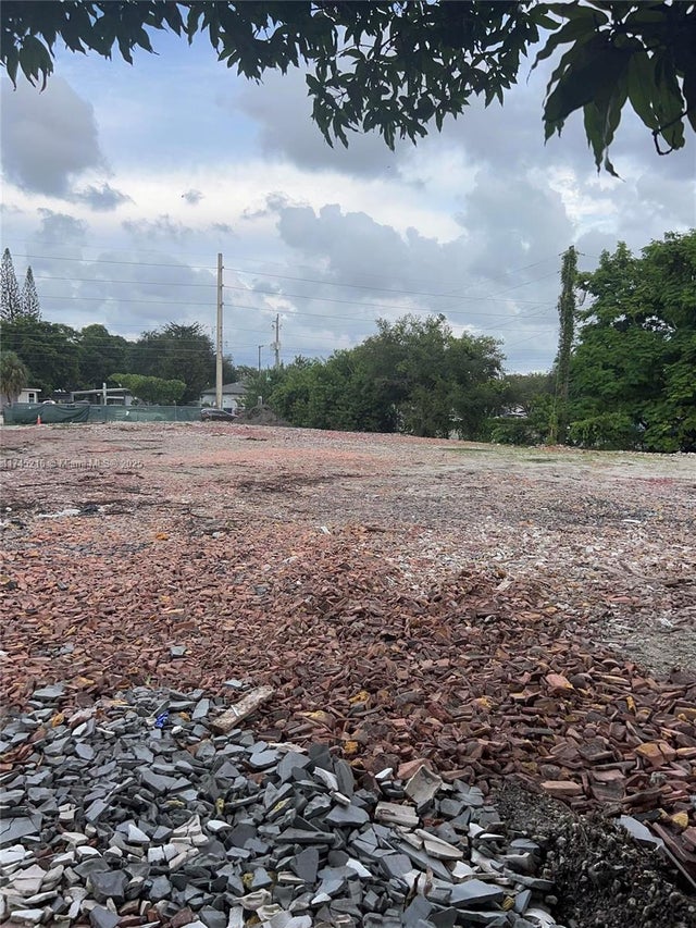 2 of 10 - 147 Nw 31st Ave, Lauderhill, FL