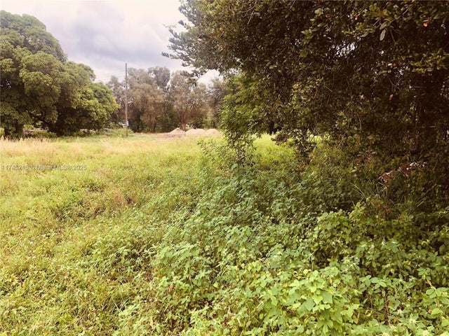 4 of 10 - 147 Nw 31st Ave, Lauderhill, FL