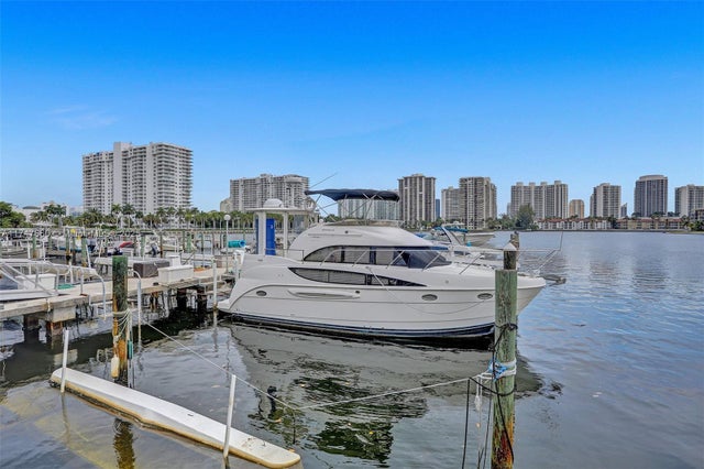 1 of 7 - 18041 Biscayne Blvd, Aventura, FL
