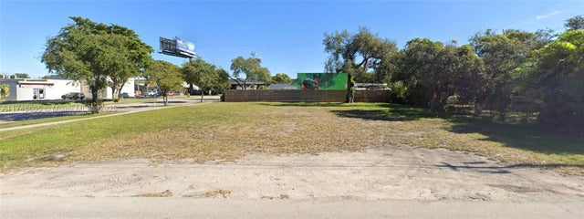 1 of 6 - 63 N Ave, Hollywood, FL