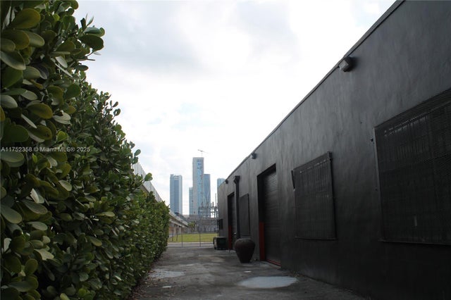 5 of 18 - 601 Nw 11th St, Miami, FL