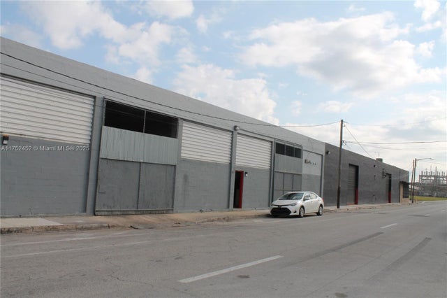 2 of 17 - 611 Nw 11th St, Miami, FL