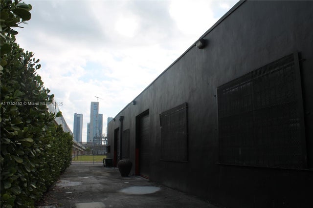4 of 17 - 611 Nw 11th St, Miami, FL
