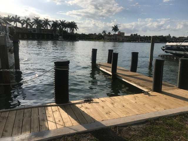 1 of 8 - 5001 Collins Ave, Miami Beach, FL