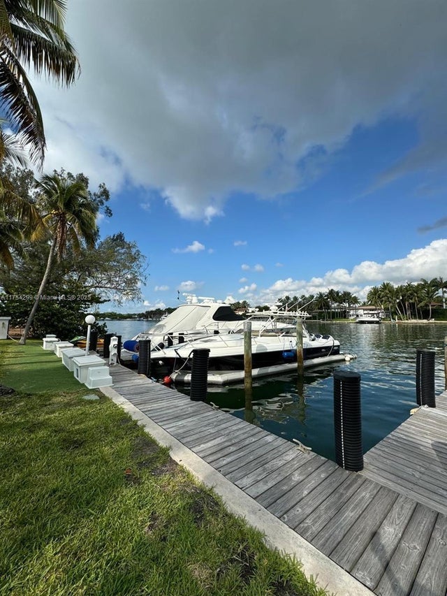 3 of 8 - 5001 Collins Ave, Miami Beach, FL