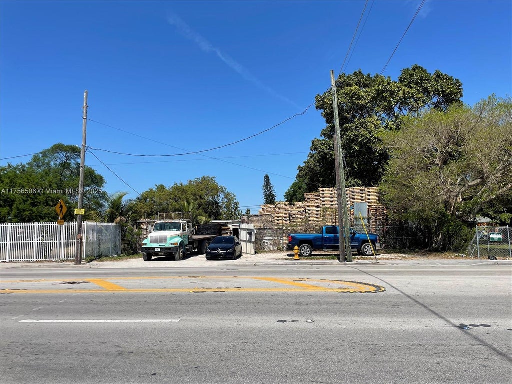 3013 Nw 54th St, Miami