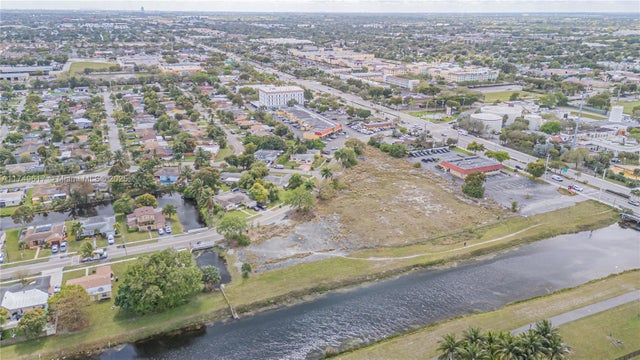 1 of 19 - 3900 Nw 37th St, Lauderdale Lakes, FL