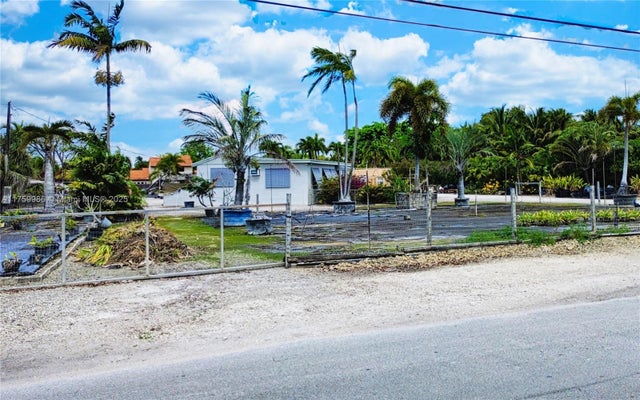 2 of 15 - 11295 Sw 93rd St, Miami, FL