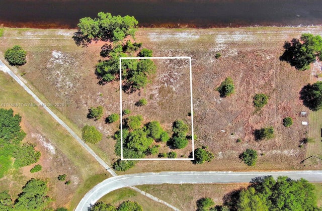 2 of 32 - 666 Charles Sise St E, Lehigh Acres, FL