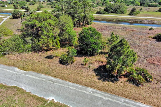 4 of 32 - 666 Charles Sise St E, Lehigh Acres, FL
