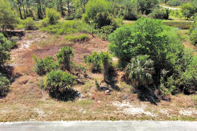 4 of 28 - 624 Charles Sise St E, Lehigh Acres, FL