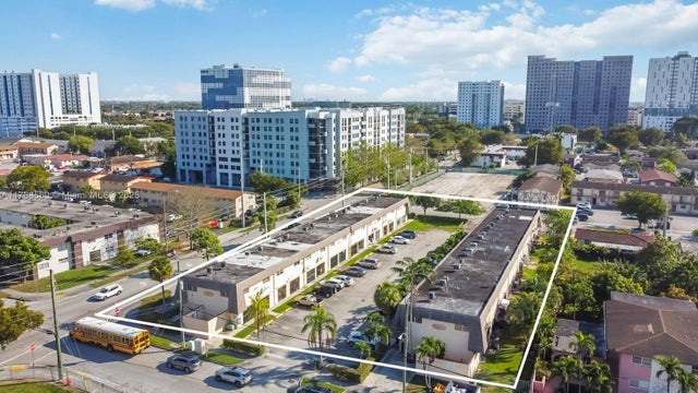 4 of 5 - 10904 Sw 2nd, Sweetwater, FL